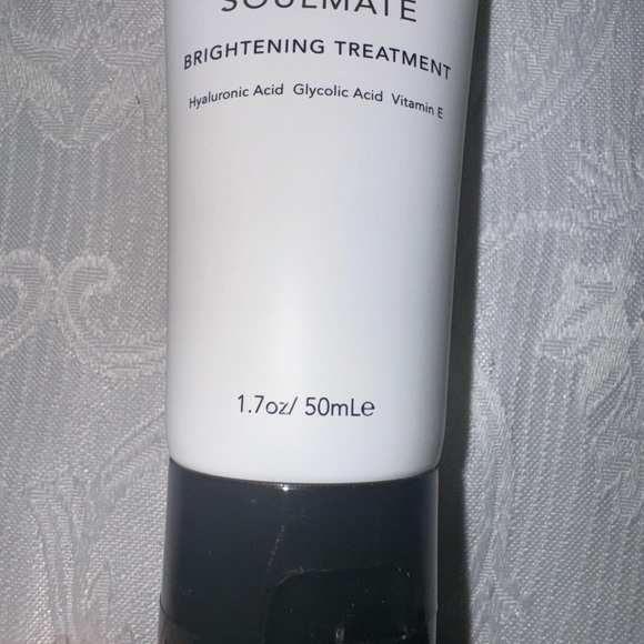 EIGHT SAINTS
SOULMATE
BRIGHTENING TREATMENT
Hyaluronic Acid Glycolic Acid, 1.7oz - Picture 6 of 12